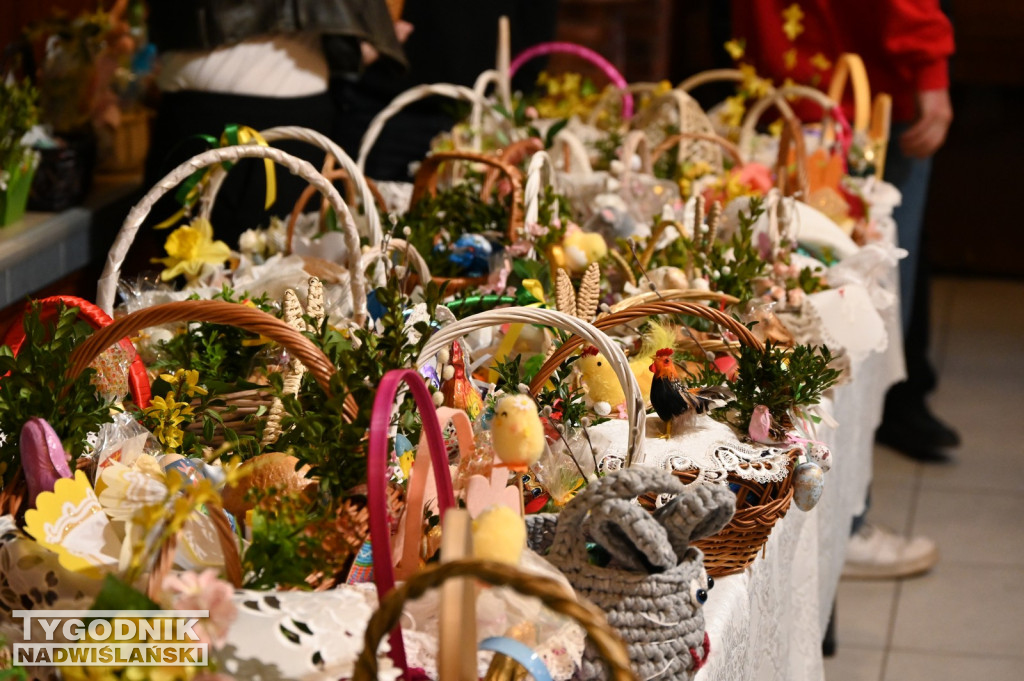 Święcenie pokarmów w parafii na Serbinowie