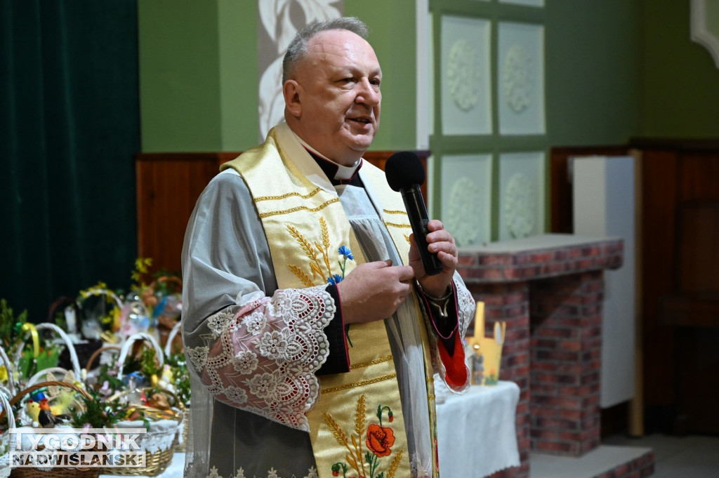 Święcenie pokarmów w parafii na Serbinowie