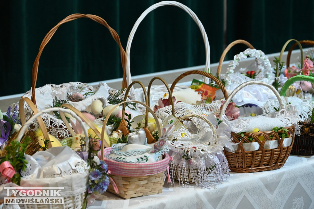 Święcenie pokarmów w parafii na Serbinowie