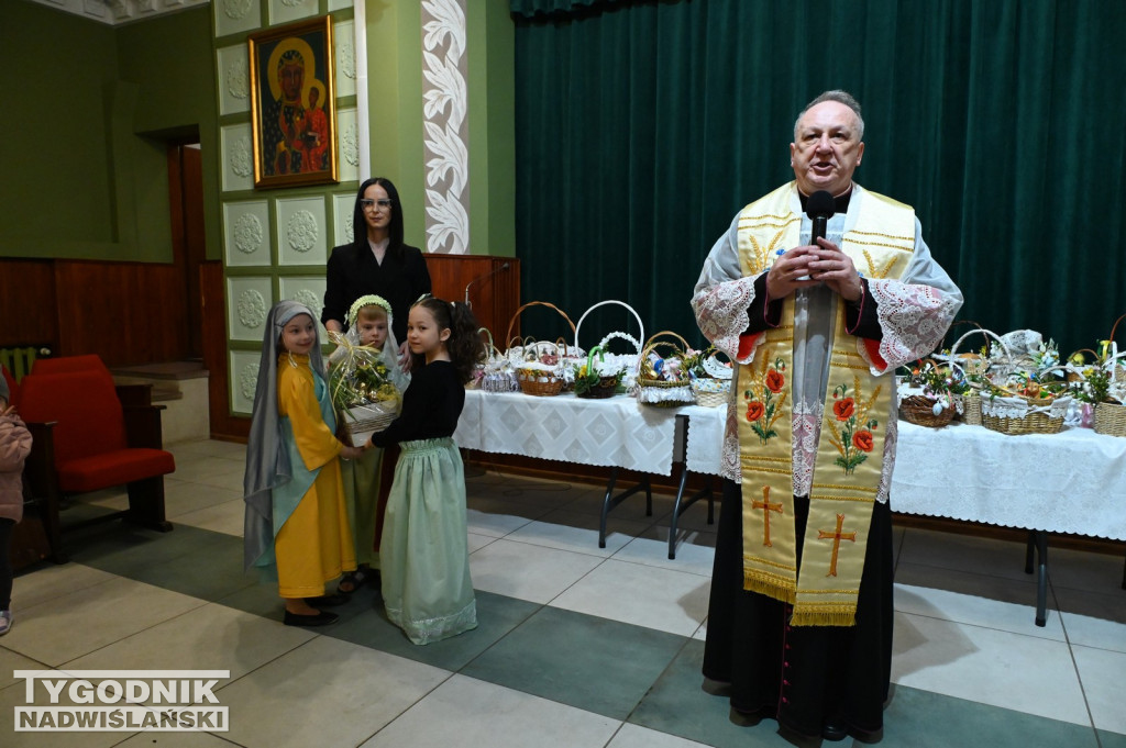 Święcenie pokarmów w parafii na Serbinowie