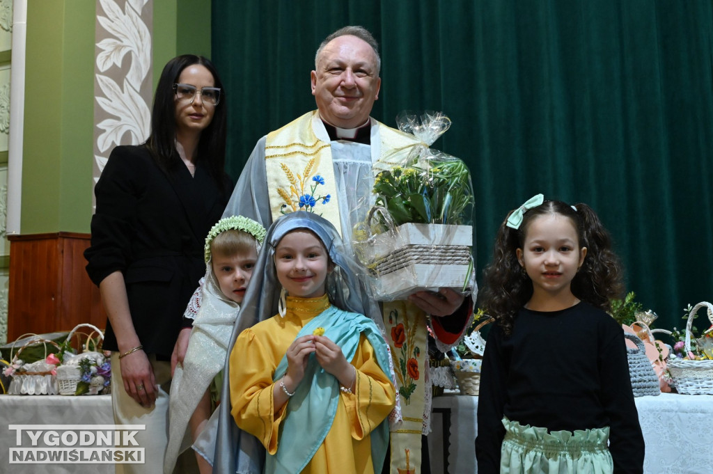 Święcenie pokarmów w parafii na Serbinowie