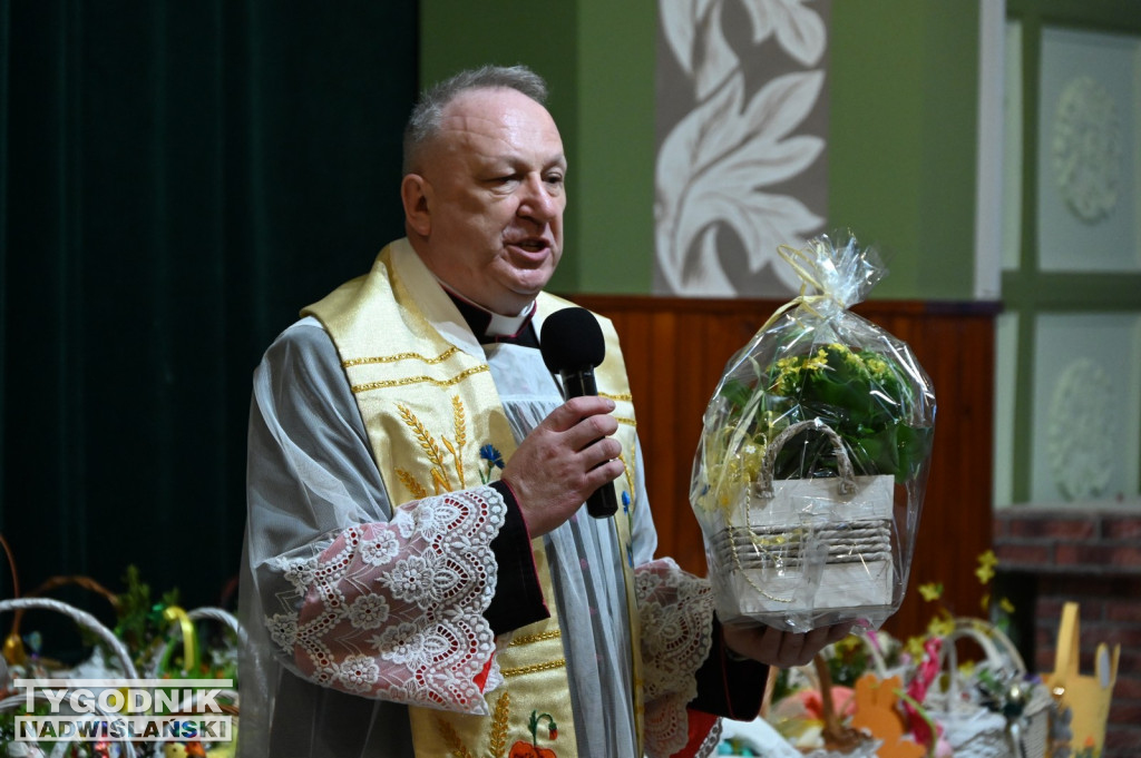 Święcenie pokarmów w parafii na Serbinowie