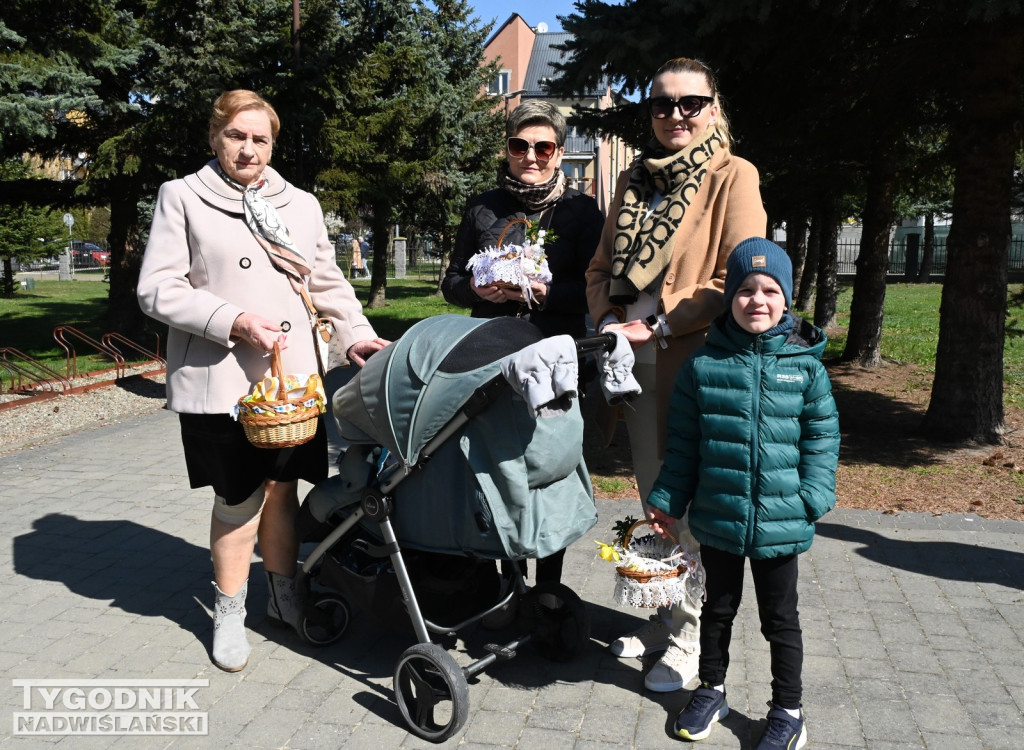 Święcenie pokarmów w parafii na Dzikowie