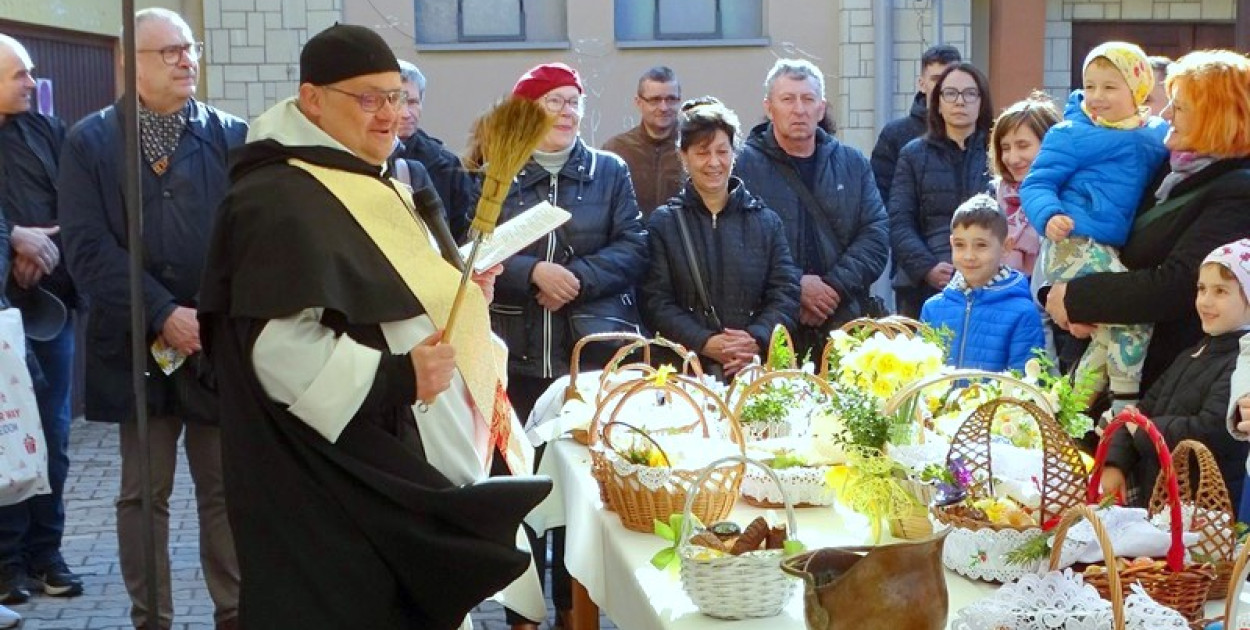 Święcenie pokarmów u Dominikanów w Tarnobrzegu