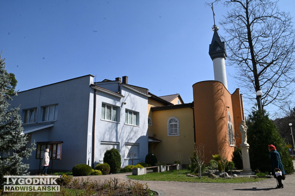 Święcenie pokarmów w parafii na Przywiślu