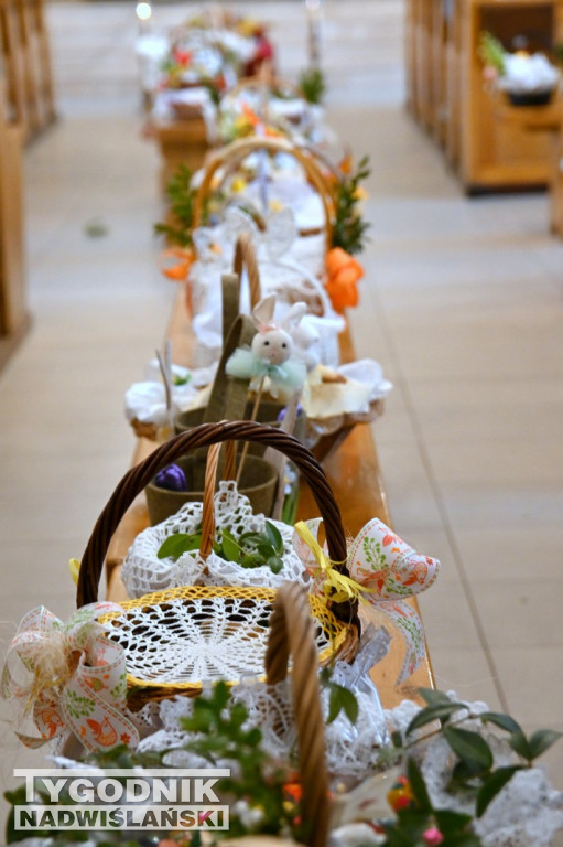 Święcenie pokarmów w parafii na Przywiślu