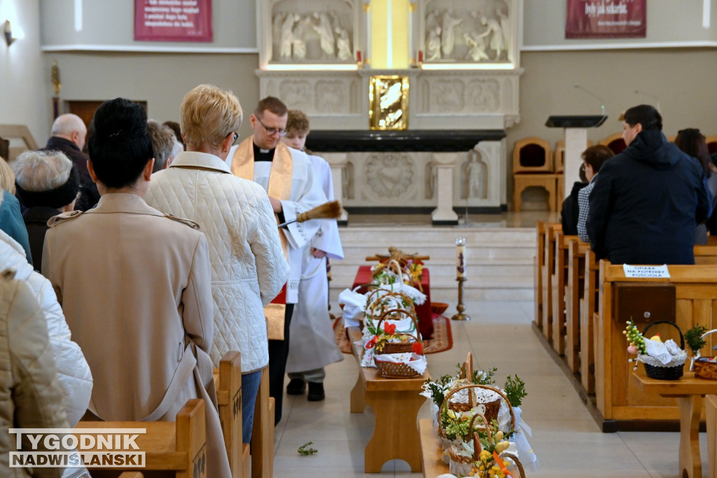 Święcenie pokarmów w parafii na Przywiślu