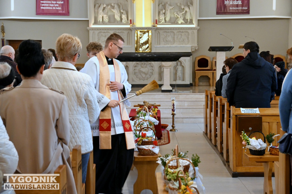 Święcenie pokarmów w parafii na Przywiślu