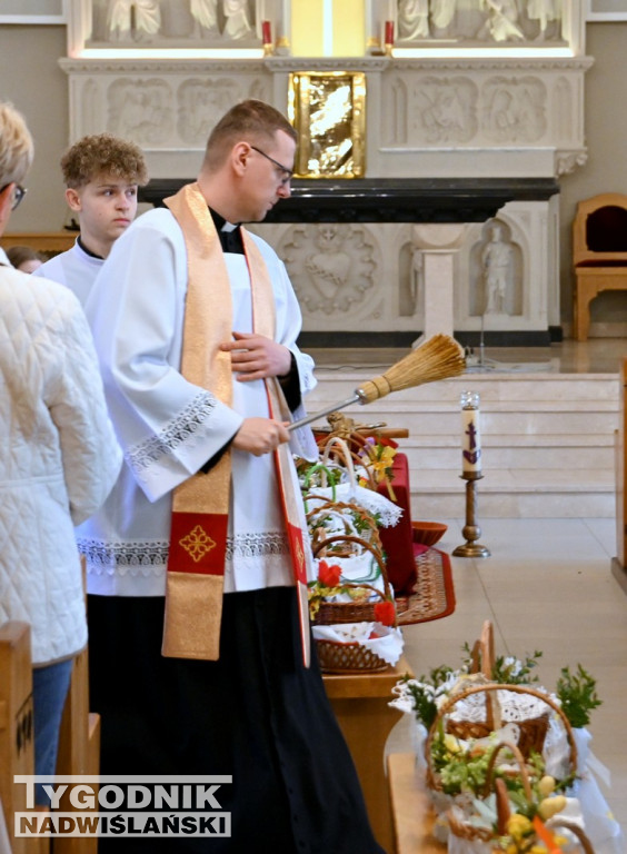Święcenie pokarmów w parafii na Przywiślu