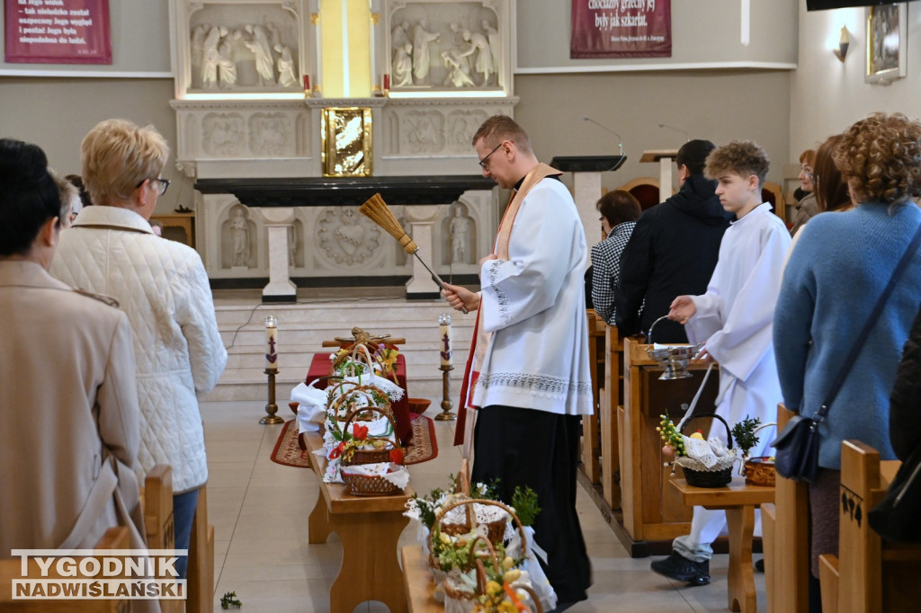 Święcenie pokarmów w parafii na Przywiślu