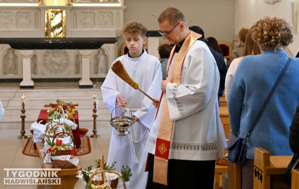 Święcenie pokarmów w parafii na Przywiślu