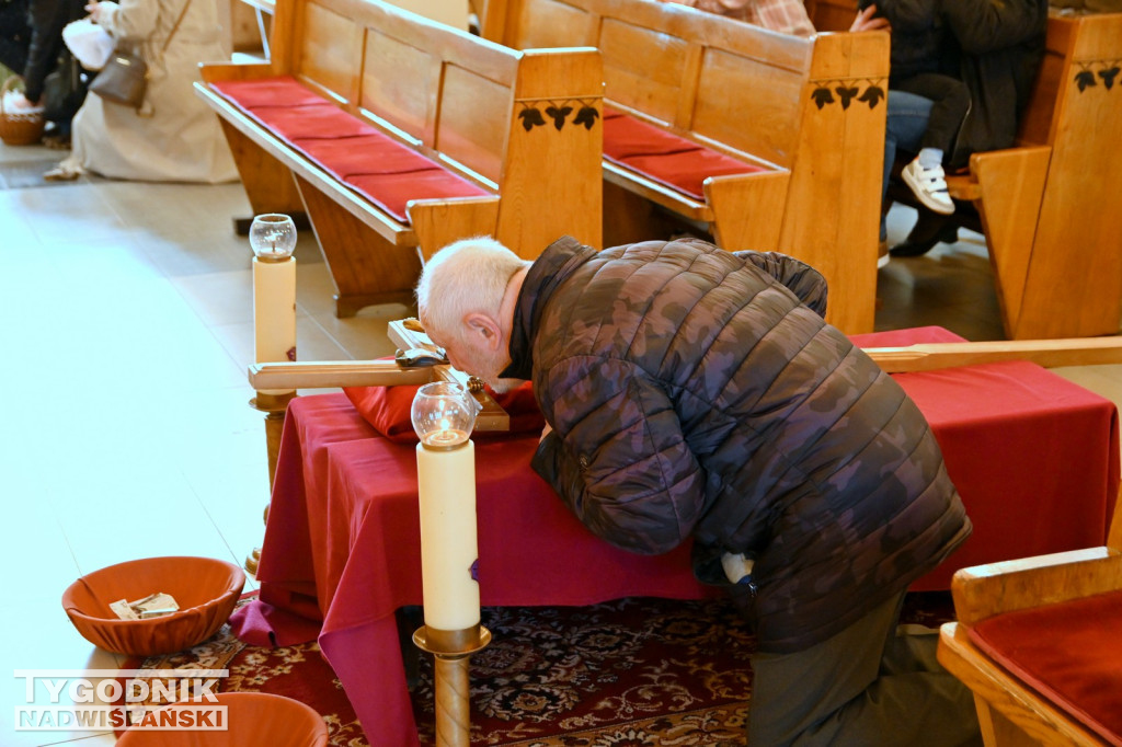 Święcenie pokarmów w parafii na Przywiślu