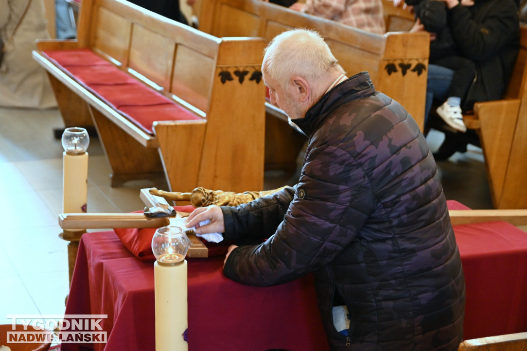 Święcenie pokarmów w parafii na Przywiślu