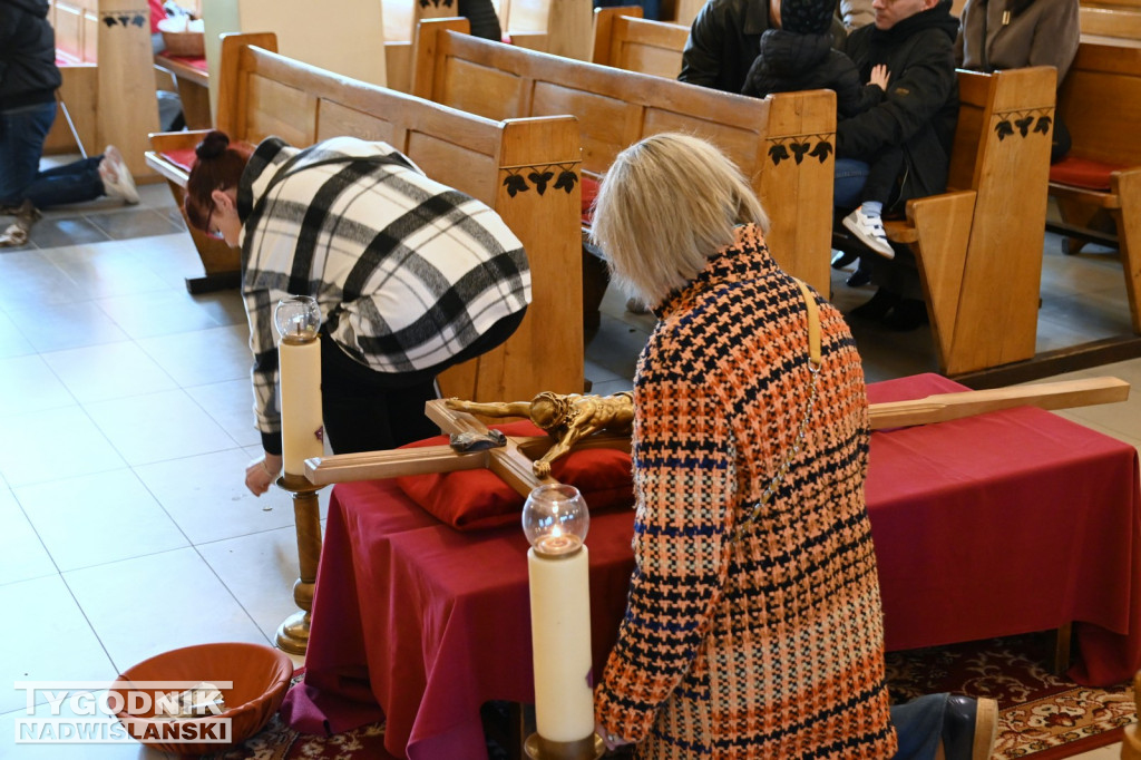Święcenie pokarmów w parafii na Przywiślu
