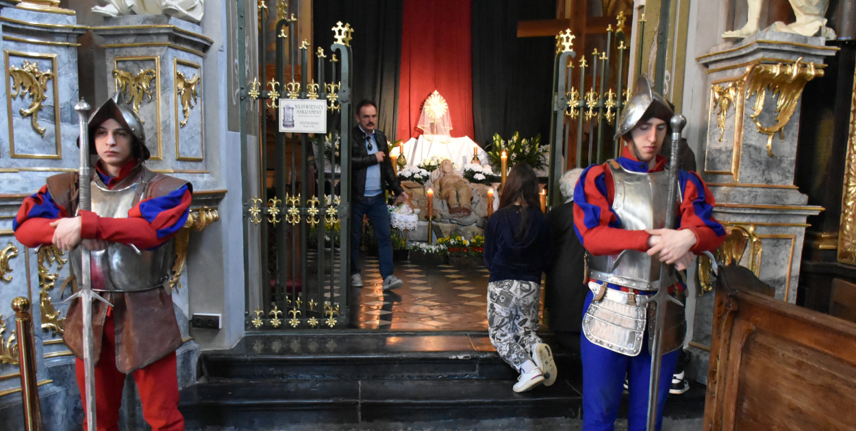 Groby Pańskie w sandomierskich kościołach