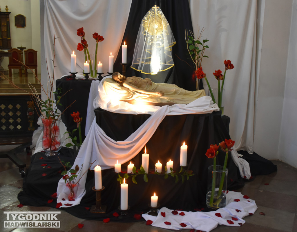 Groby Pańskie w sandomierskich kościołach