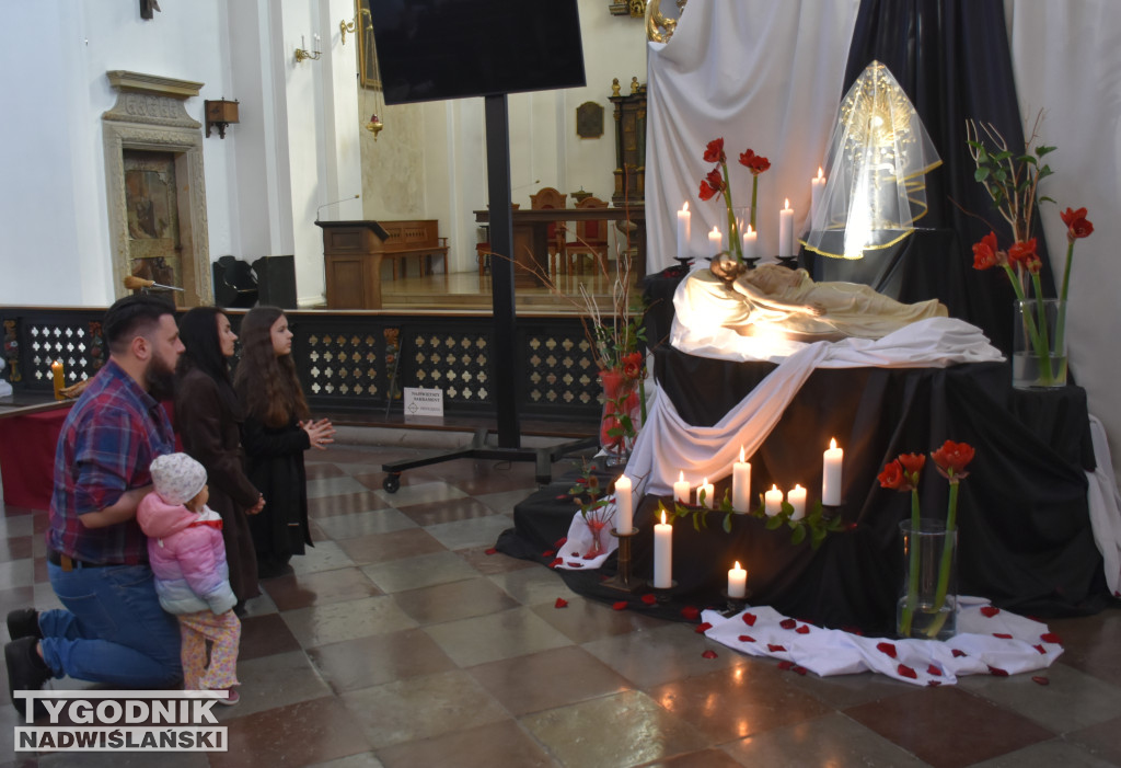 Groby Pańskie w sandomierskich kościołach