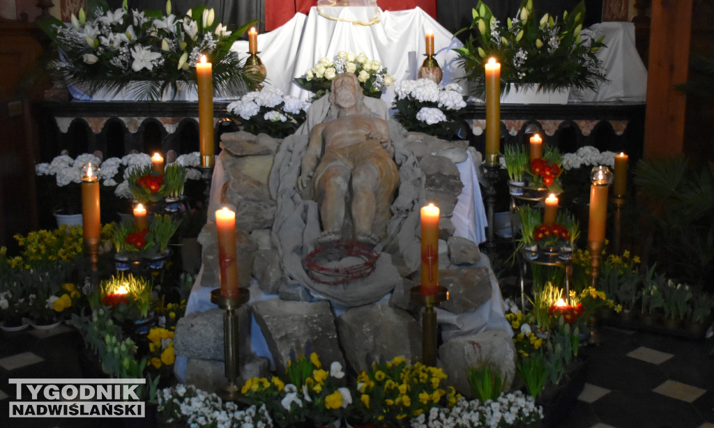 Groby Pańskie w sandomierskich kościołach