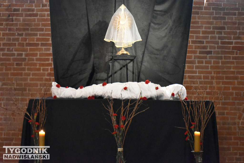 Groby Pańskie w sandomierskich kościołach