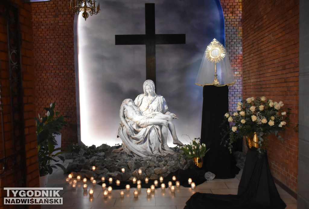 Groby Pańskie w sandomierskich kościołach