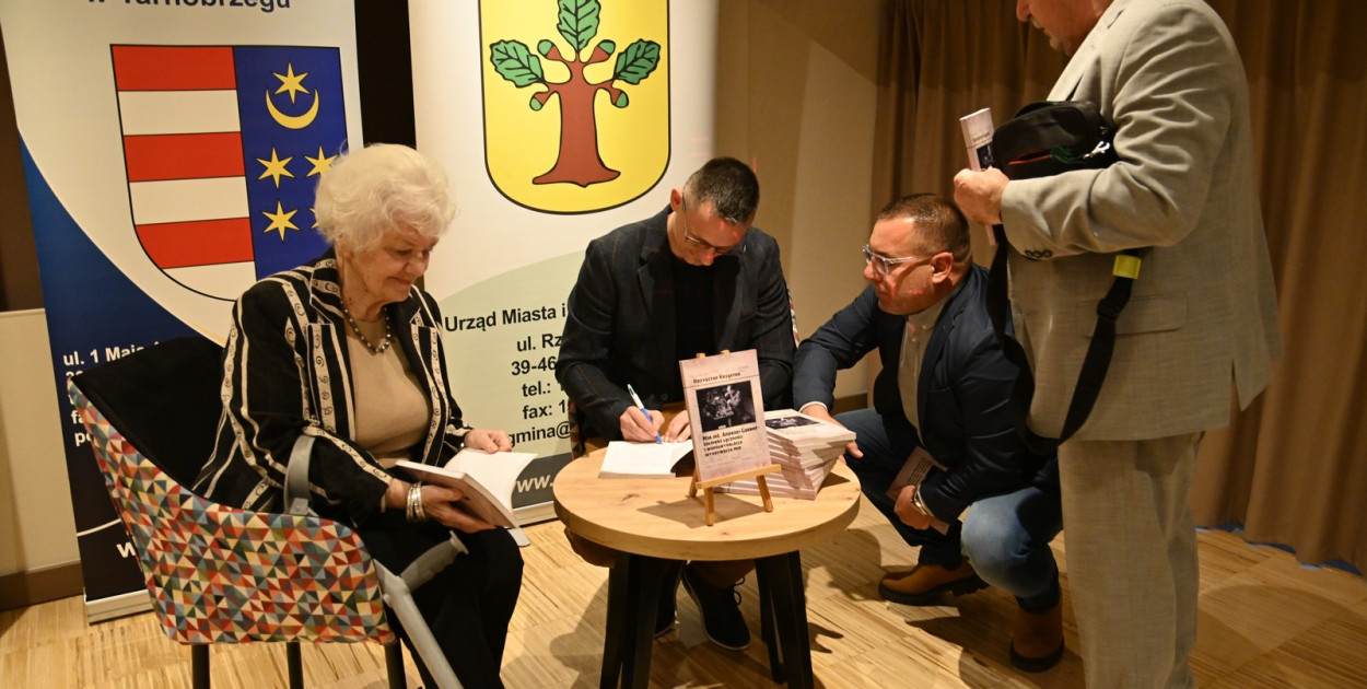 Promocja książki w SOK w Nowej Dębie