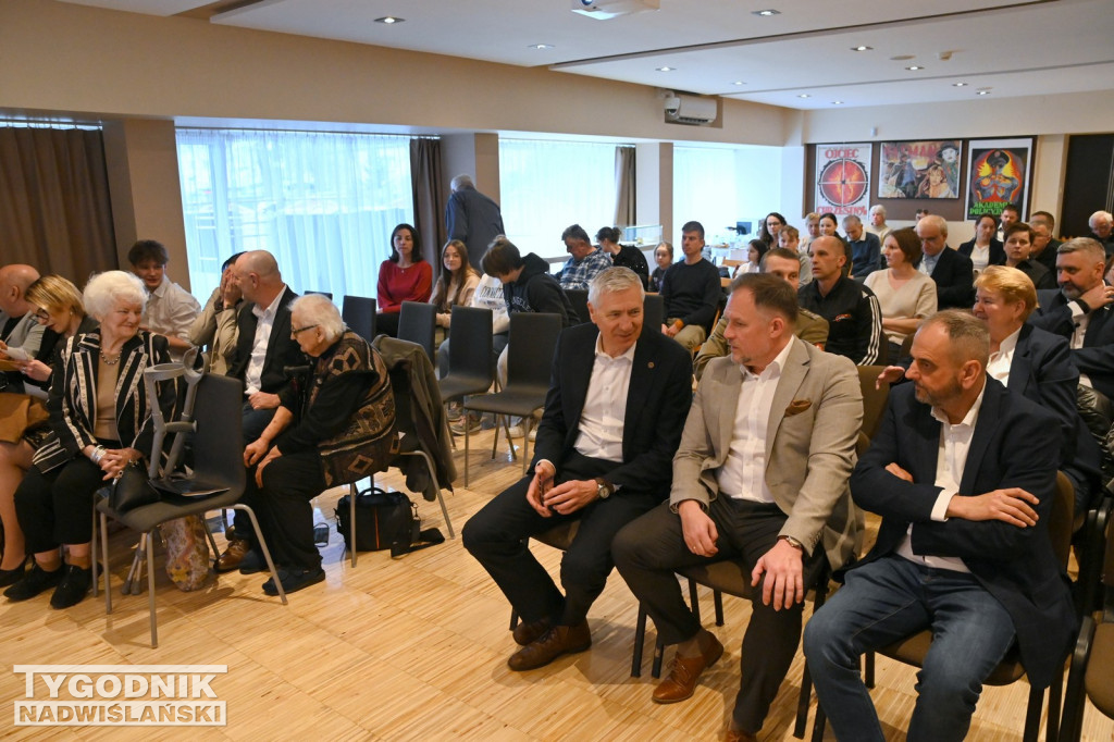 Promocja książki w SOK w Nowej Dębie