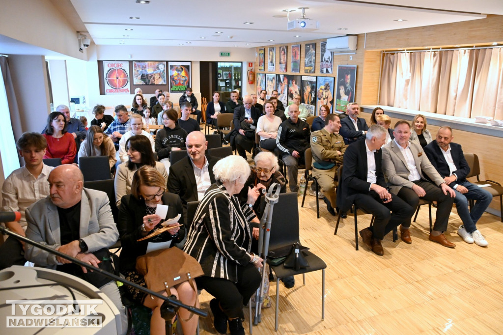 Promocja książki w SOK w Nowej Dębie
