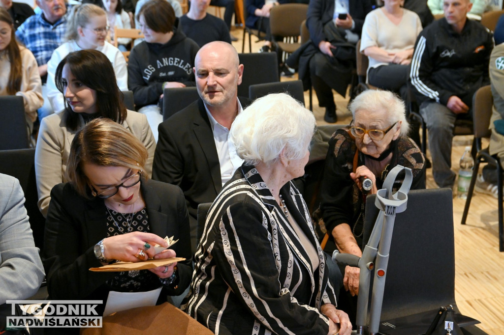 Promocja książki w SOK w Nowej Dębie