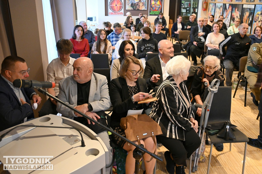 Promocja książki w SOK w Nowej Dębie