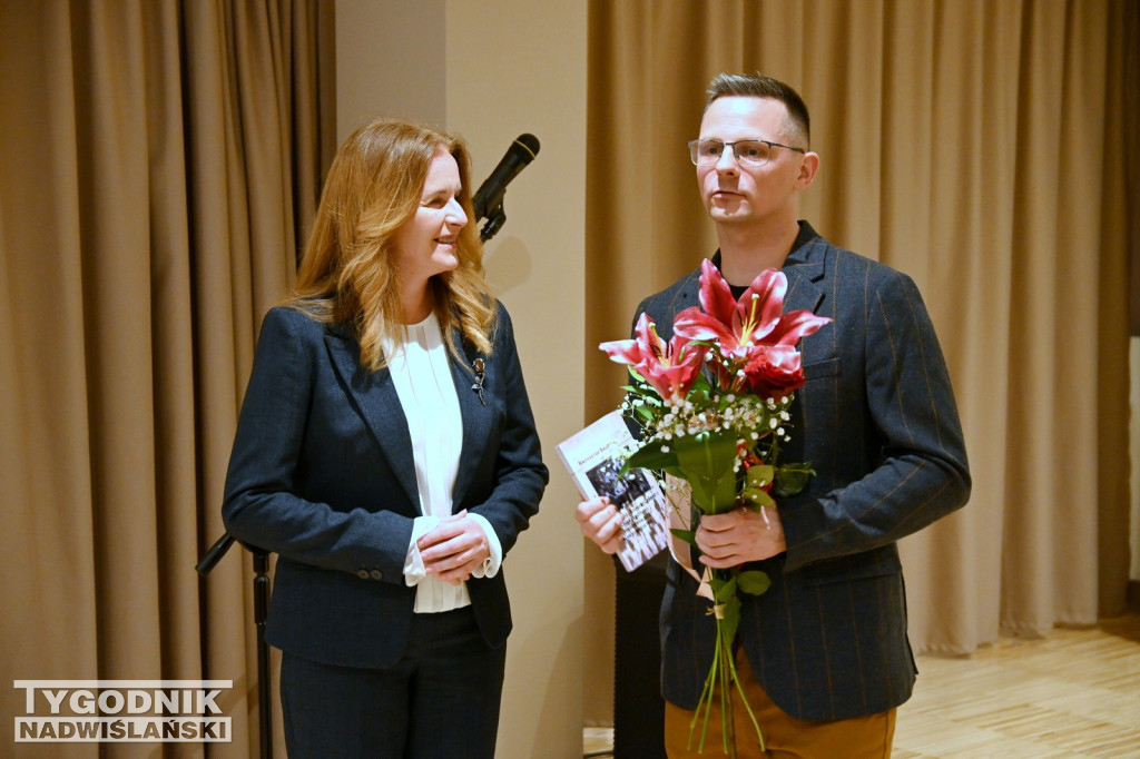 Promocja książki w SOK w Nowej Dębie