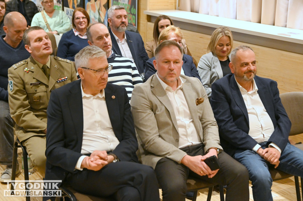 Promocja książki w SOK w Nowej Dębie