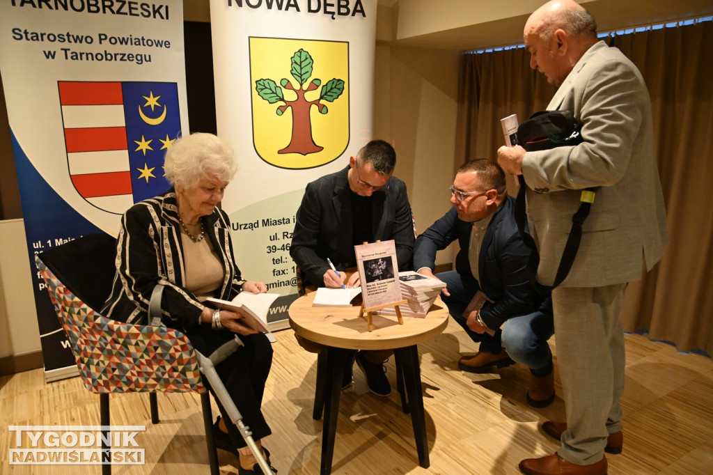 Promocja książki w SOK w Nowej Dębie