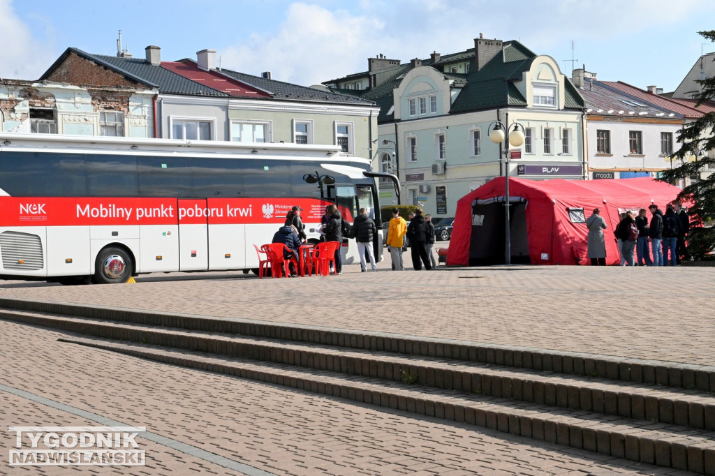 Akcja krwiodawcza WORD Tarnobrzeg na placu B. Głowackiego