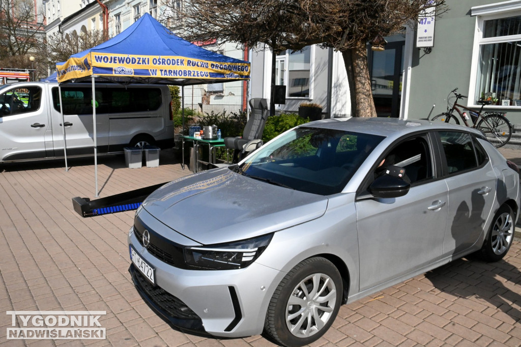 Akcja krwiodawcza WORD Tarnobrzeg na placu B. Głowackiego