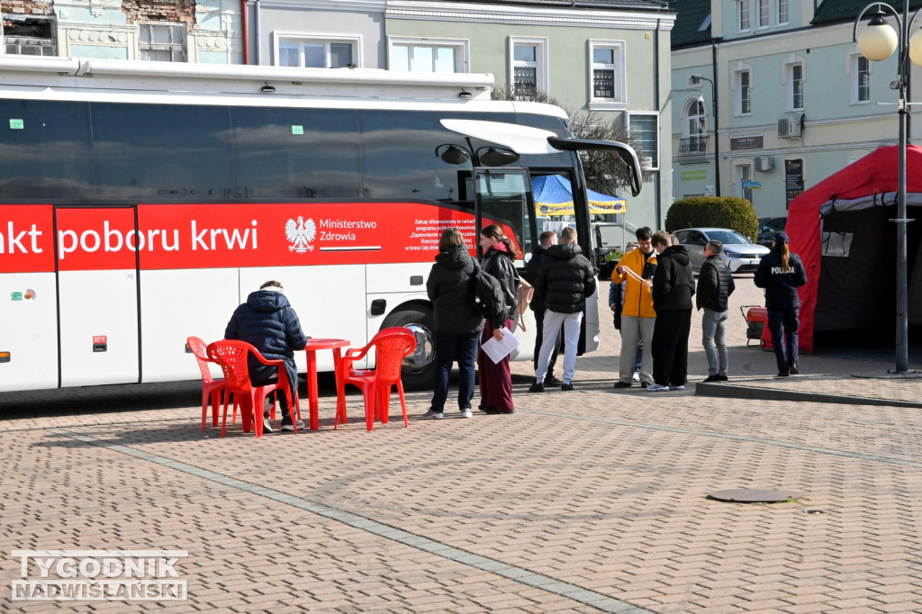 Akcja krwiodawcza WORD Tarnobrzeg na placu B. Głowackiego