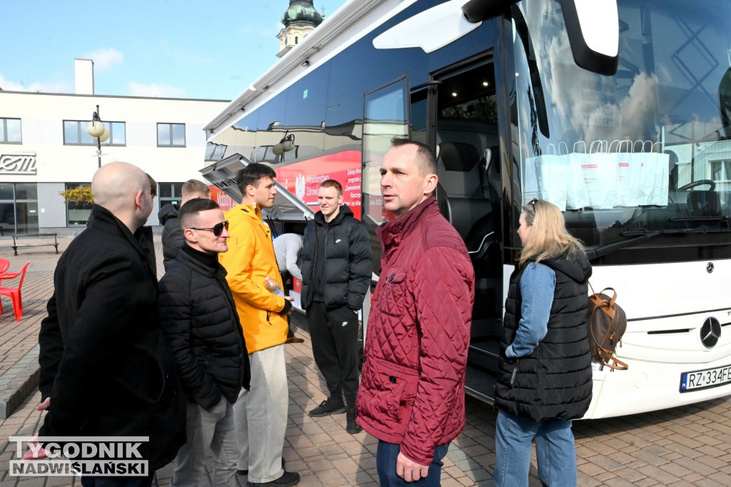 Akcja krwiodawcza WORD Tarnobrzeg na placu B. Głowackiego