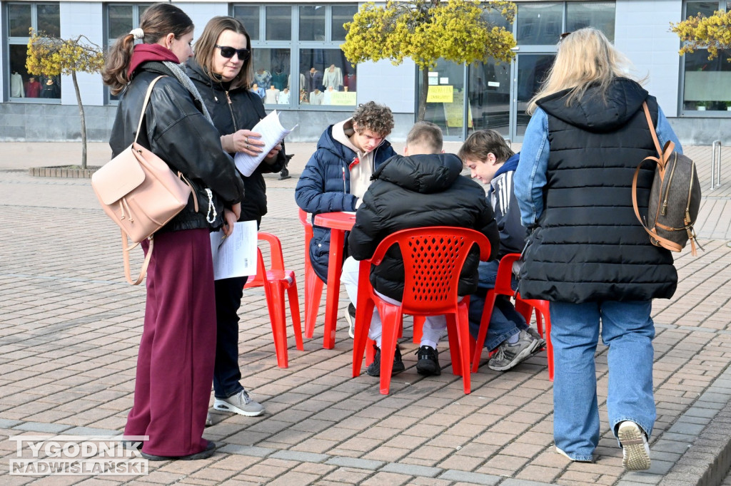 Akcja krwiodawcza WORD Tarnobrzeg na placu B. Głowackiego