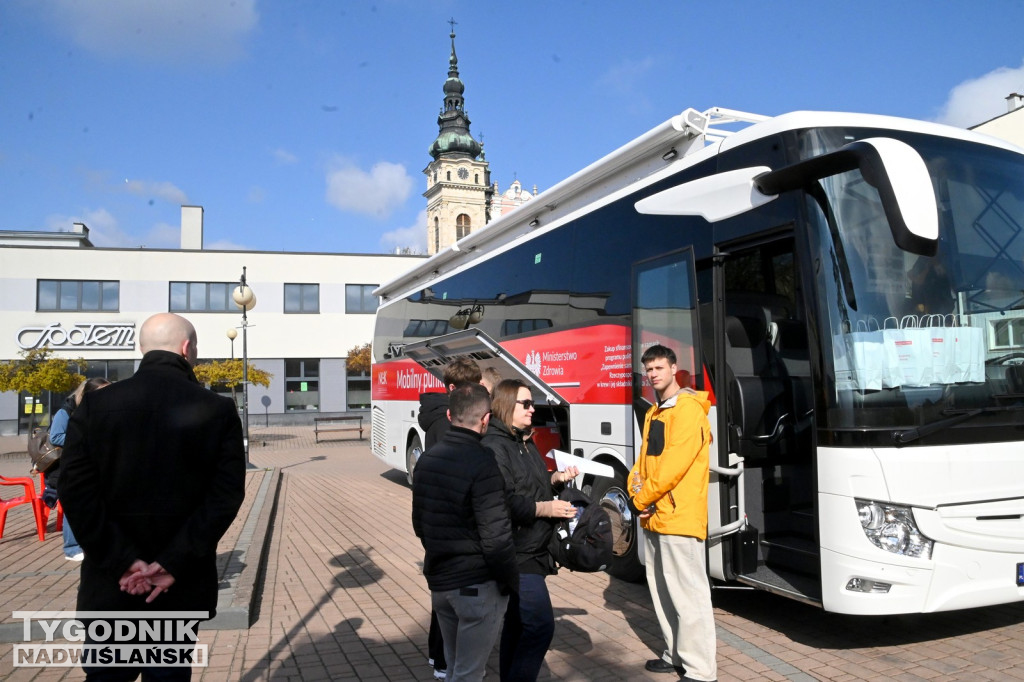Akcja krwiodawcza WORD Tarnobrzeg na placu B. Głowackiego