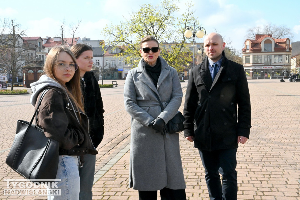 Akcja krwiodawcza WORD Tarnobrzeg na placu B. Głowackiego