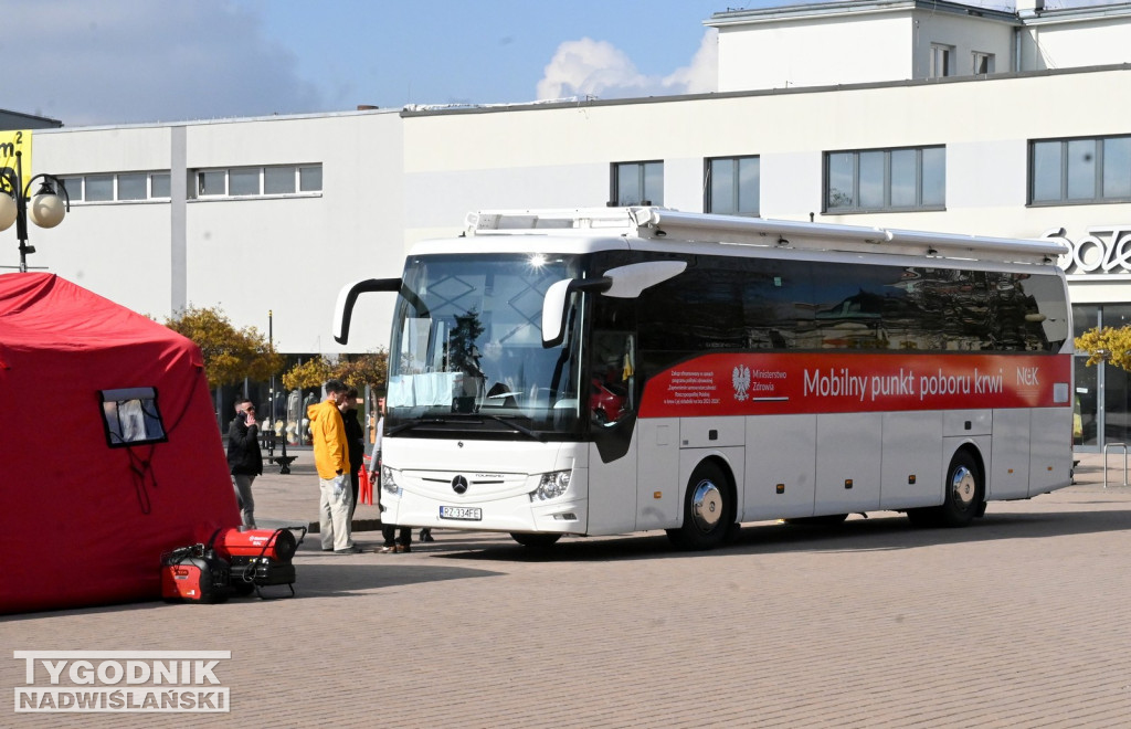 Akcja krwiodawcza WORD Tarnobrzeg na placu B. Głowackiego