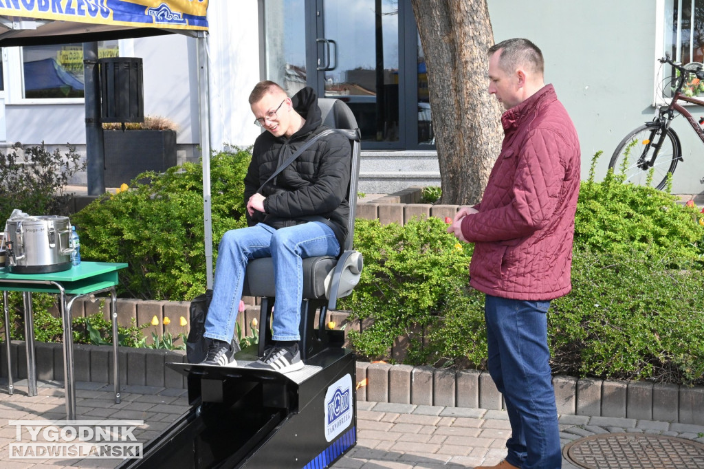 Akcja krwiodawcza WORD Tarnobrzeg na placu B. Głowackiego