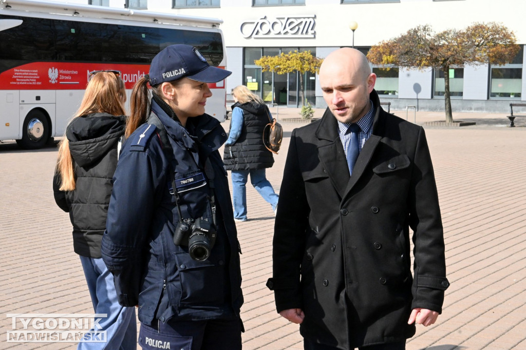 Akcja krwiodawcza WORD Tarnobrzeg na placu B. Głowackiego