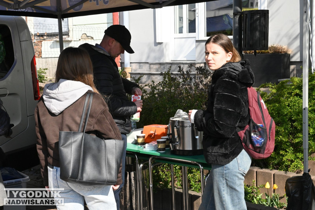 Akcja krwiodawcza WORD Tarnobrzeg na placu B. Głowackiego