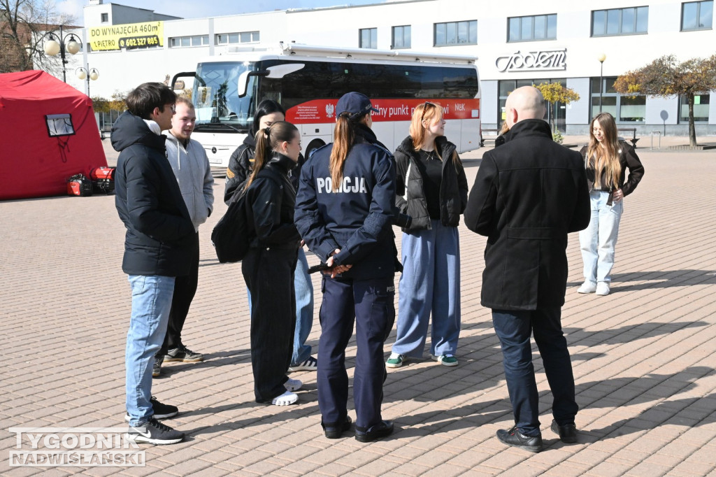 Akcja krwiodawcza WORD Tarnobrzeg na placu B. Głowackiego