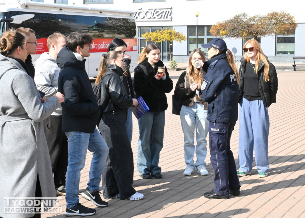 Akcja krwiodawcza WORD Tarnobrzeg na placu B. Głowackiego