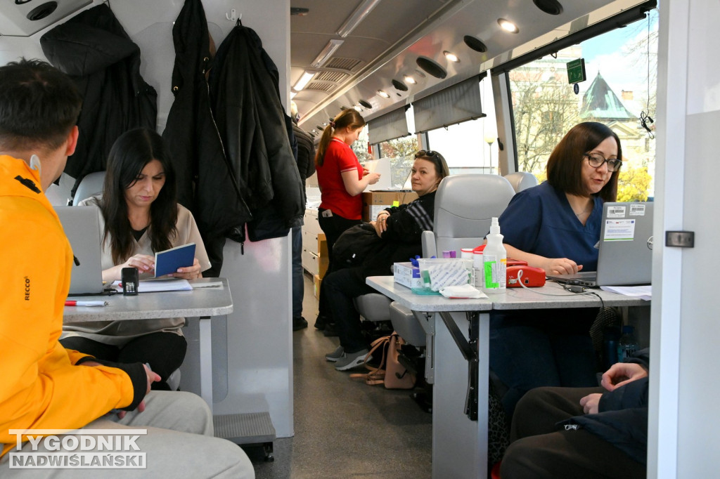 Akcja krwiodawcza WORD Tarnobrzeg na placu B. Głowackiego