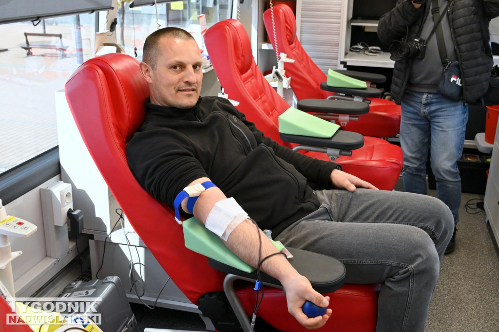 Akcja krwiodawcza WORD Tarnobrzeg na placu B. Głowackiego