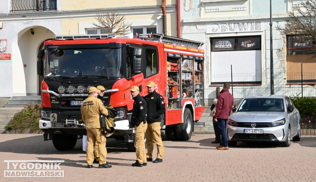 Akcja krwiodawcza WORD Tarnobrzeg na placu B. Głowackiego