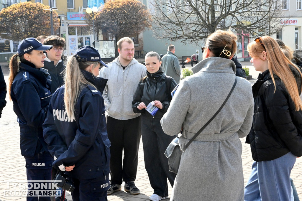 Akcja krwiodawcza WORD Tarnobrzeg na placu B. Głowackiego