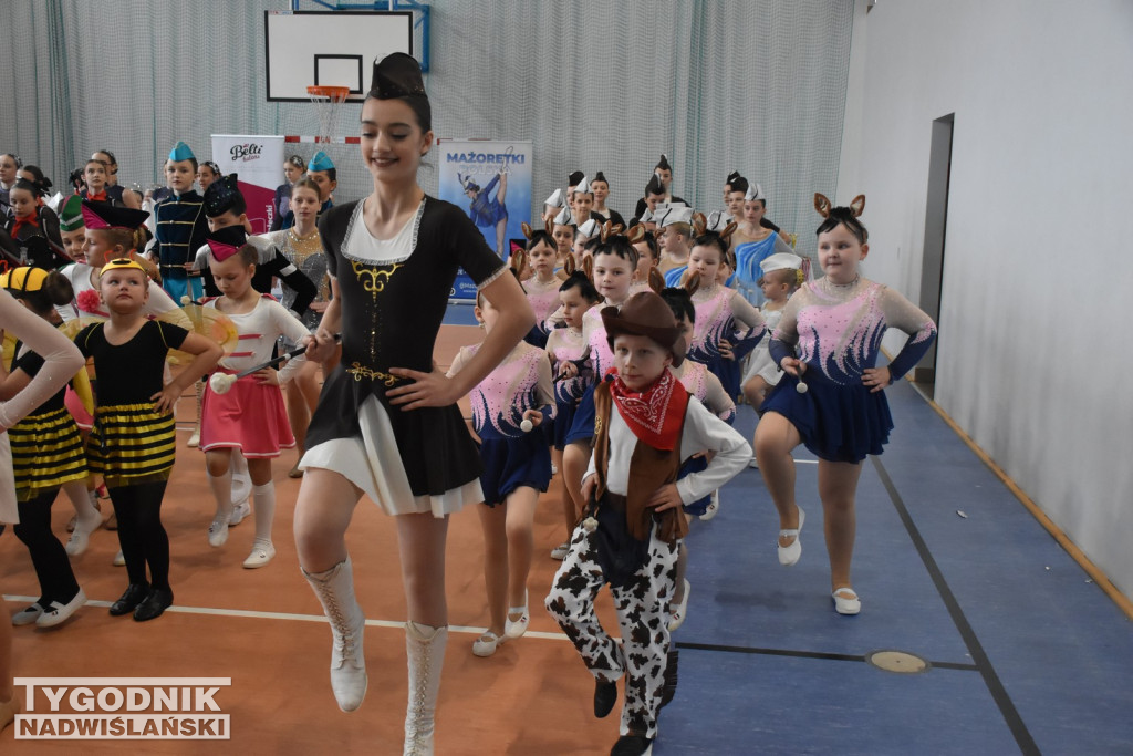 Mistrzostwa Polski mażoretek w Chmielowie